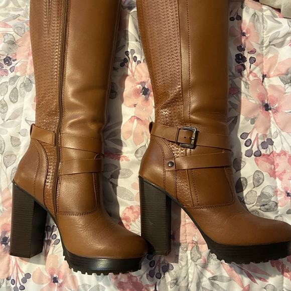 Women boots size 8 - Picture 2 of 4